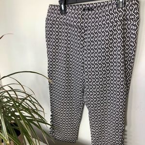 🌿 Venus black & white capris